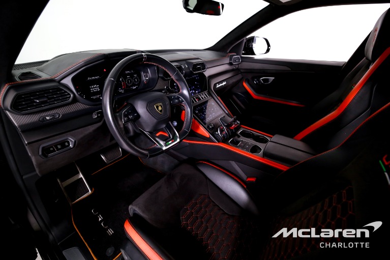 Used-2022-Lamborghini-Urus