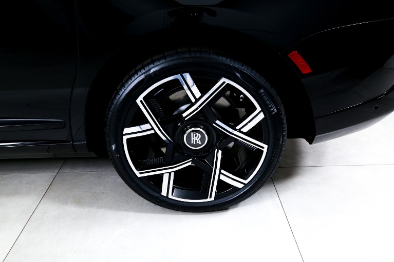 New-2027-Rolls-Royce-Black-Badge-Cullinan